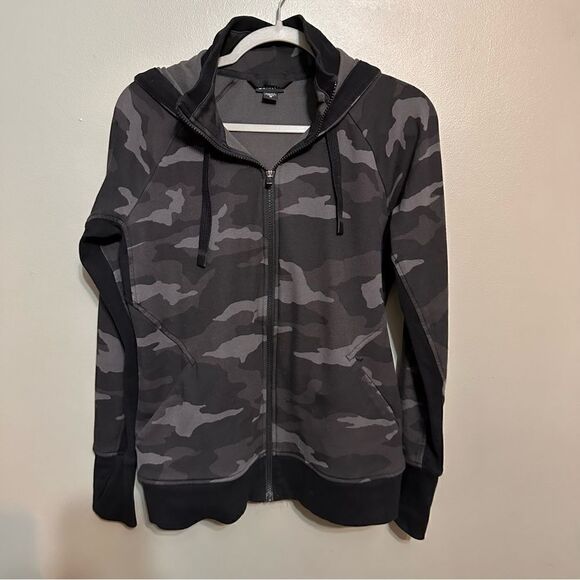 Athleta Triumph Camo Hoodie size medium - Picture 2 of 6